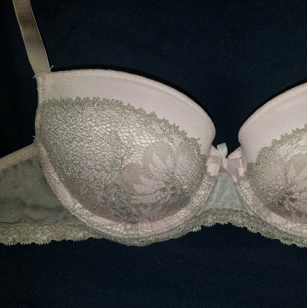 VS lightly lined pink/beige bra 32a